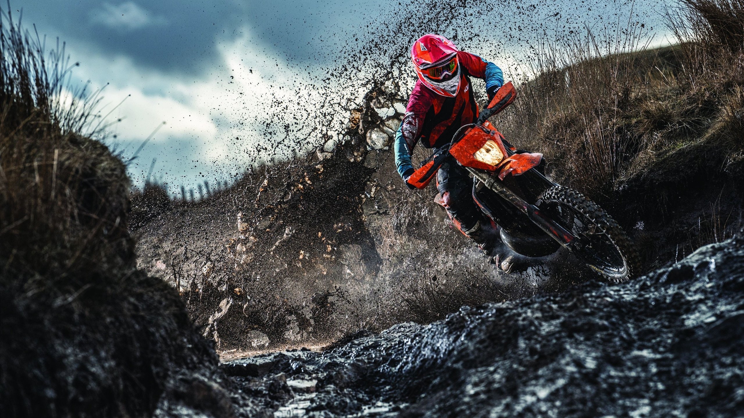 “无限可能，2025电竞舞台引爆年轻力量！”