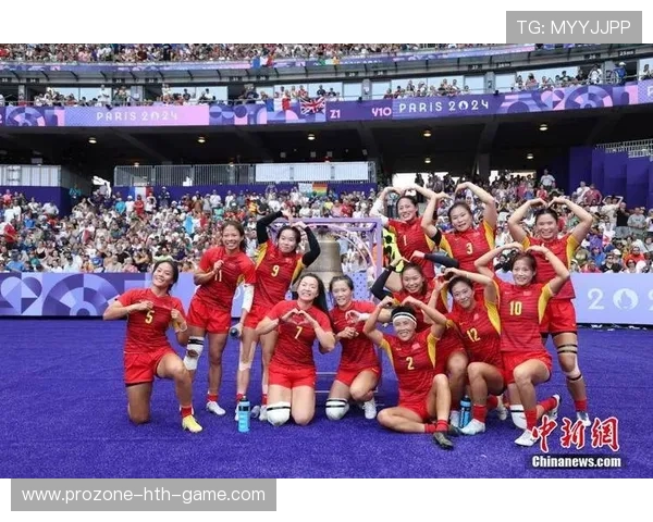 法国七人制橄榄球赛场观众热情高涨，七人制橄榄球中国对法国