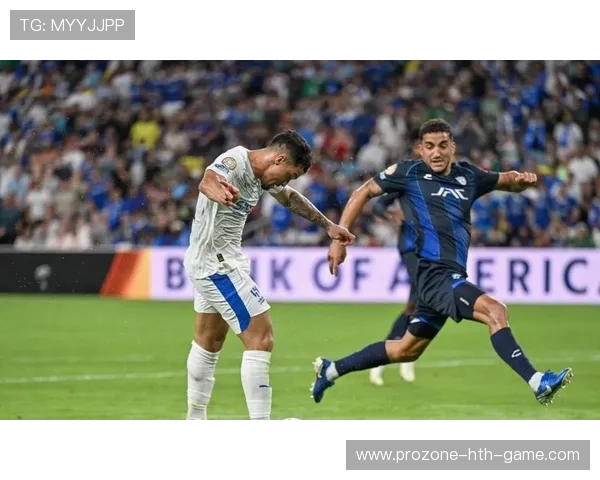 本泽马初登沙特新月赛场，攻破对手防线