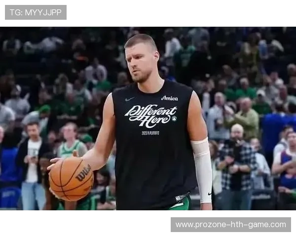 波尔津吉斯护框强硬，对手攻筐频频受阻，波尔津吉斯又伤了