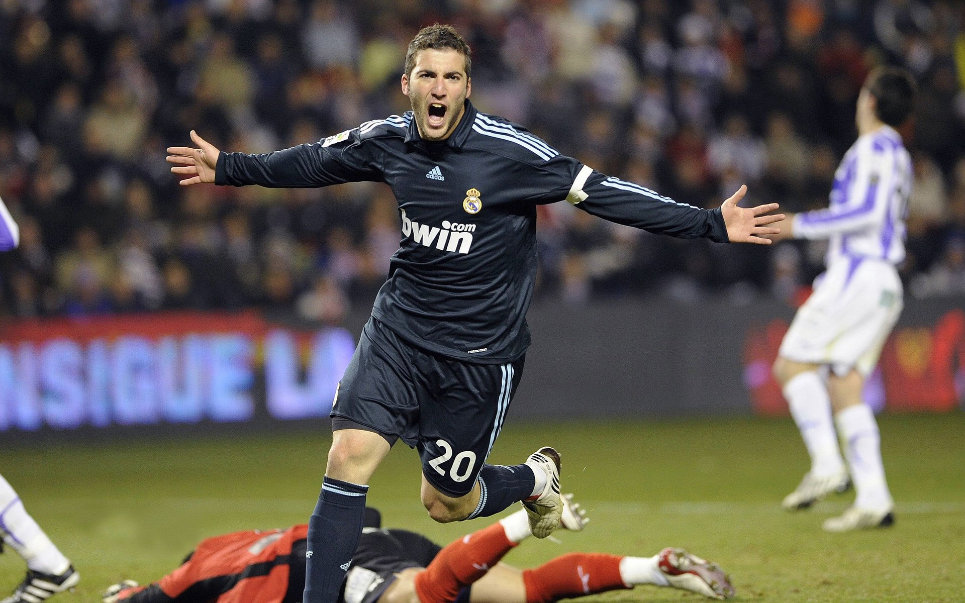 约基奇创下七项纪录，成为三双魔兽！冲击第四座MVP，约基奇的生涯有多逆袭